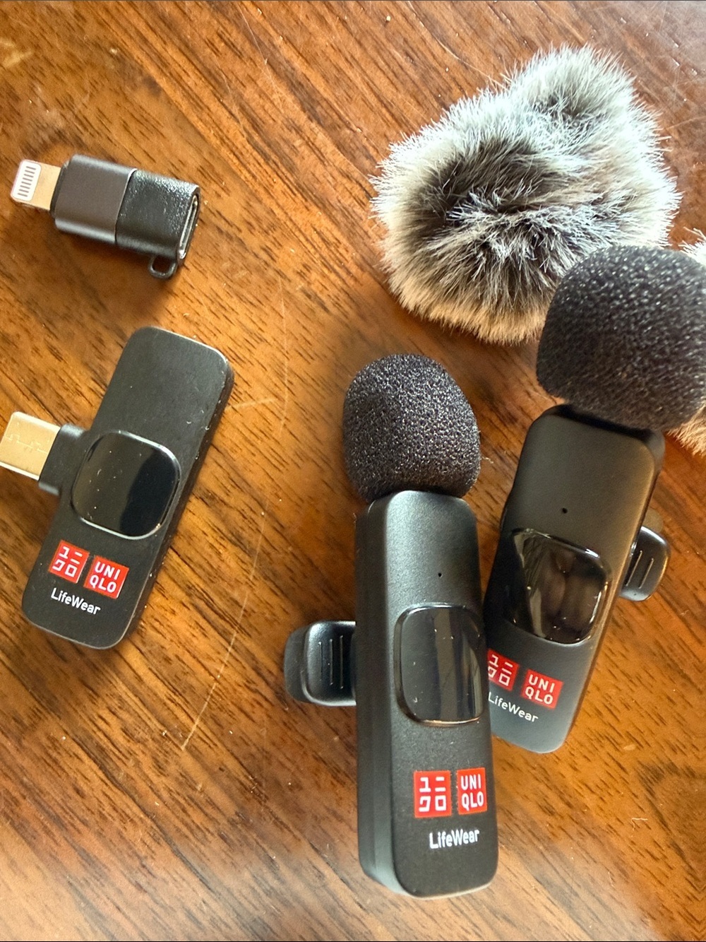 Uniqlo LifeWear microphone - White with Red Logo gift - Picture 3 of 5